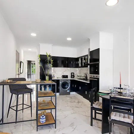Alpha House Apartment *